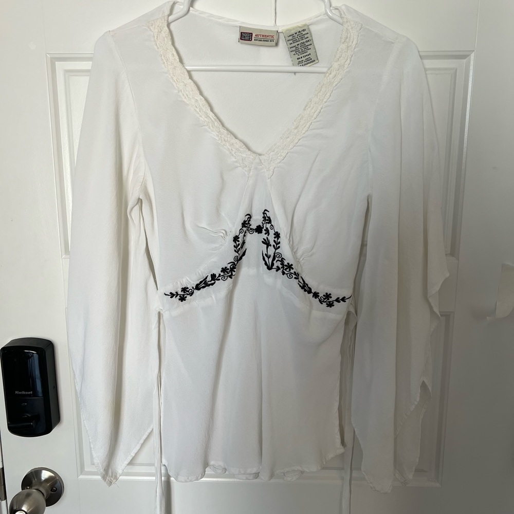 A31-Faded Glory White Boho Blouse M 100% Rayon Bell Sleeve Peasant Top